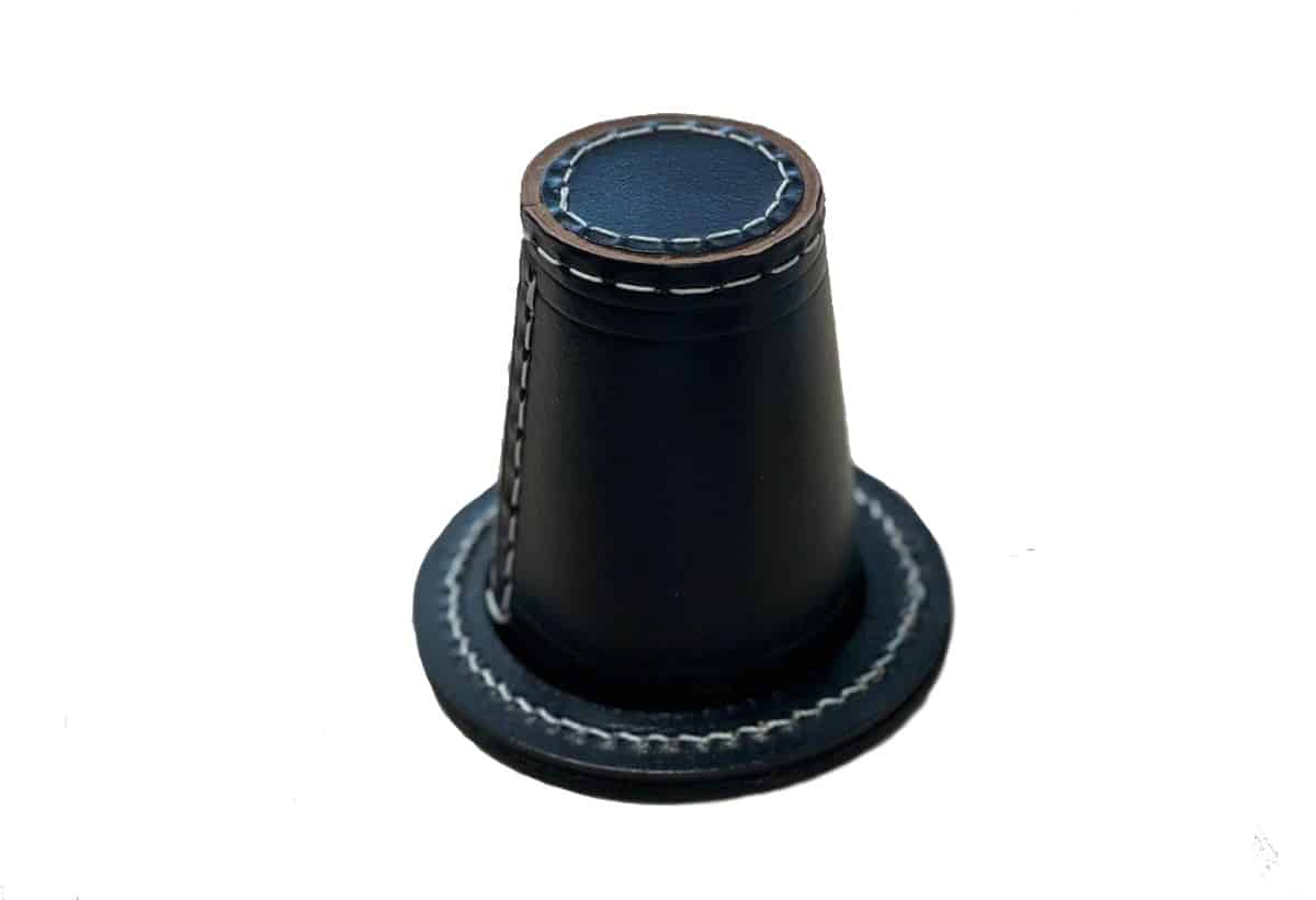 Pokerbeker met Deksel Zwart Leder met Dobbelstenen 16mm (doorsnede 7 cm)